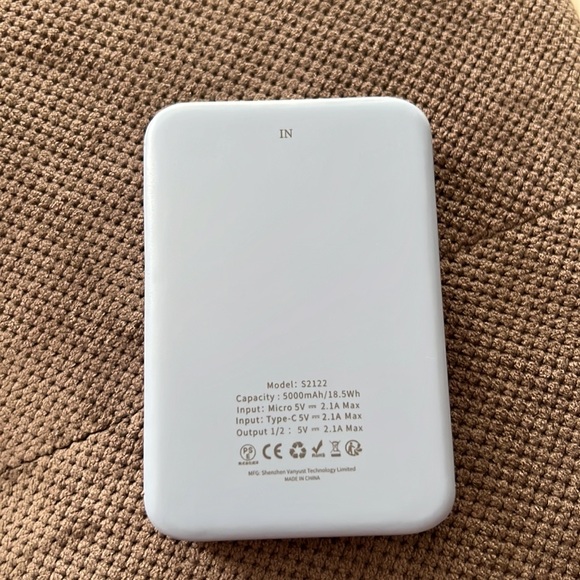 Blue portable charger - Picture 3 of 5